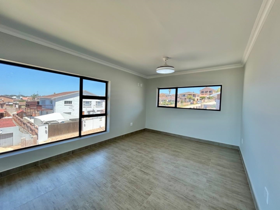 4 Bedroom Property for Sale in Wavecrest Eastern Cape